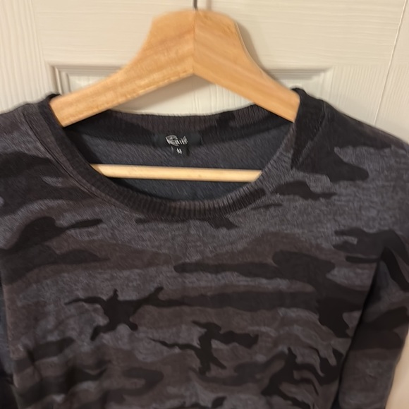 Rails Ramona Camouflage Sweatshirt size medium - Picture 6 of 7